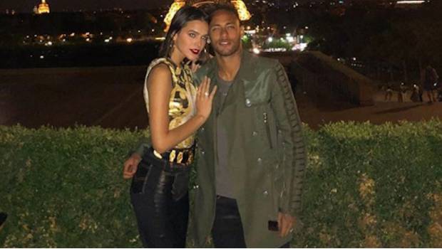 Neymar y Bruna derrochan amor en París. Noticias en tiempo real