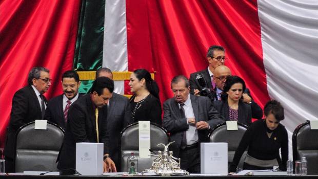 Entregan a Congreso último informe de Peña Nieto; Noroña protesta por su ausencia. Noticias en tiempo real