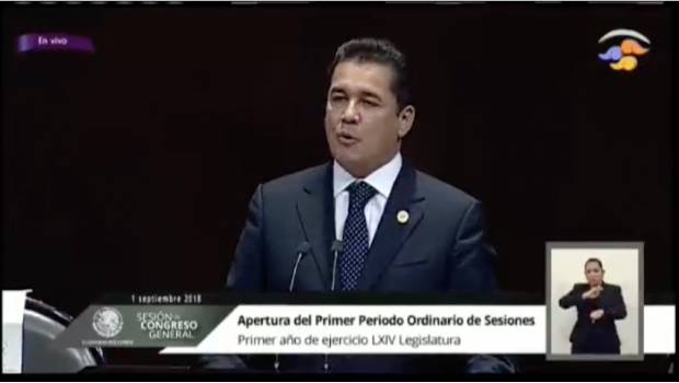 Entre abucheos, Carlos Puente reconoce gestión de EPN y victoria de AMLO. Noticias en tiempo real