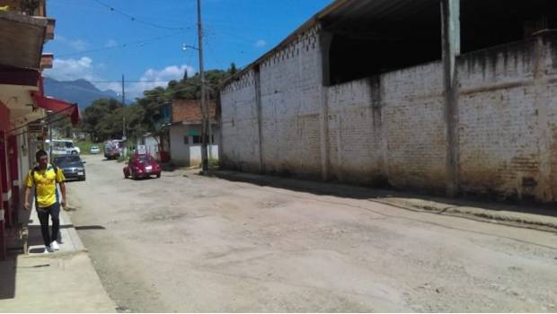 Pobladores de Fortín, Veracruz golpean a 5 personas que acusaron de 'robaniños'. Noticias en tiempo real