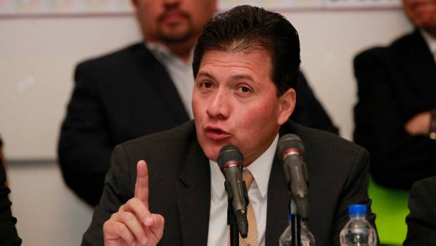 Víctor Hugo Lobo se desmarca de porros de la UNAM. Noticias en tiempo real