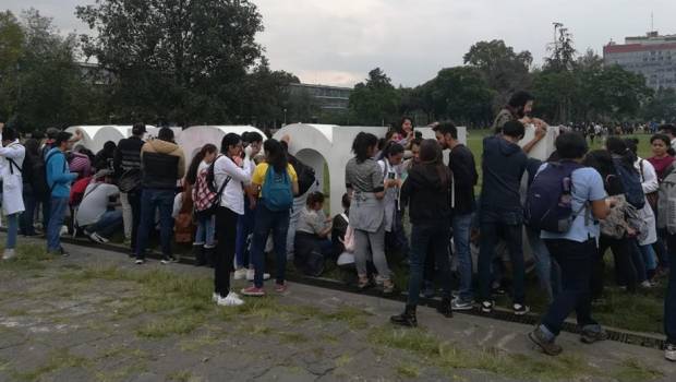 Alumnos borran pintas en UNAM tras manifestaciones. Noticias en tiempo real