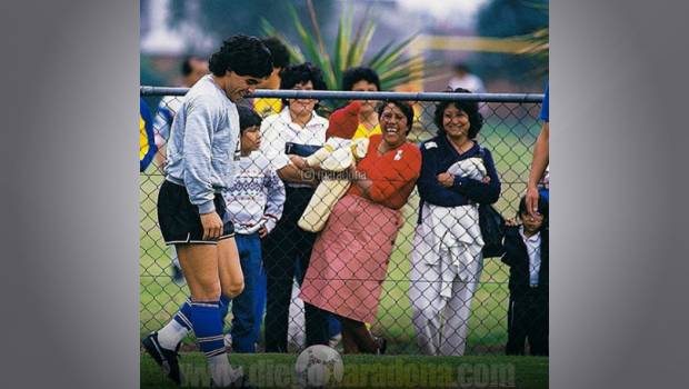 Maradona, D10s del futbol, bienvenido de vuelta a México, tu casa. Noticias en tiempo real