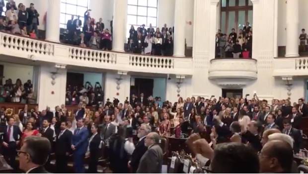 VIDEO: Congreso de la CDMX también vitorea “¡es un honor estar con Obrador!”. Noticias en tiempo real