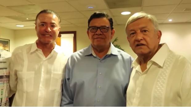 VIDEO: “El Toro” Valenzuela y el gobernador Quirino Ordaz reciben a AMLO en Sinaloa. Noticias en tiempo real