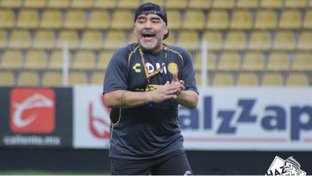 Maradona explota contra periodistas; pide respeto a su privacidad. Noticias en tiempo real