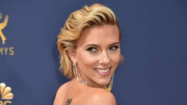 Scarlett Johansson deslumbra en los Premios Emmy 2018. Noticias en tiempo real