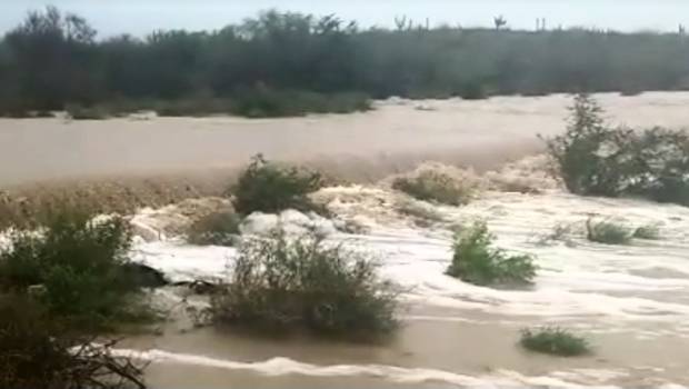 Lluvia provoca cortes carreteros al norte de BCS (VIDEO). Noticias en tiempo real