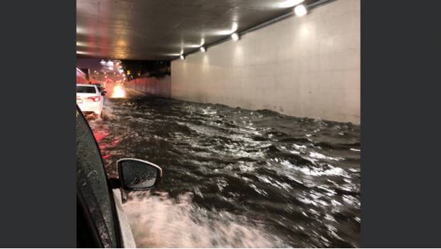 Lluvias provocan inundaciones en desniveles de Viaducto. Noticias en tiempo real