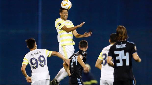 Diego Reyes y la zaga del Fenerbahce caen por goleada en la Europa League. Noticias en tiempo real
