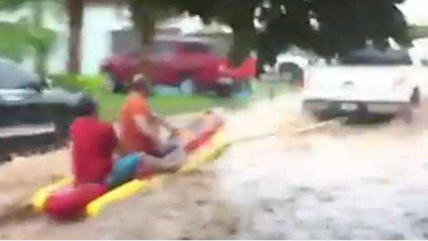 VIDEO: "No es el mar"... Sacan lancha por lluvias torrenciales en Sinaloa. Noticias en tiempo real