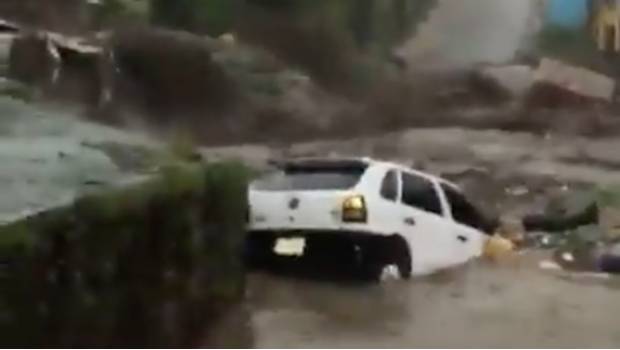 Deja un muerto y daños a viviendas desbordamiento de río y presa en Michoacán. Noticias en tiempo real