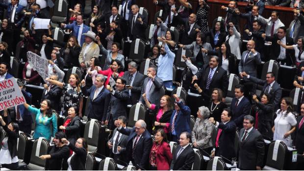 Va López Obrador por Comisión de la Verdad del caso Ayotzinapa
