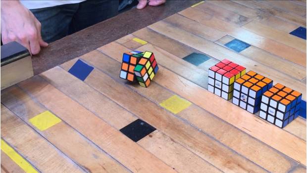 Con ustedes el Cubo Rubik que se resuelve solo. Noticias en tiempo real