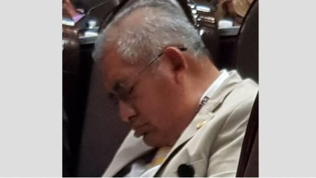 El diputado de Morena por el estado de Guerrero, Manuel Huerta MartÃ­nez terminÃ³ dormido durante la comparecencia de Eviel PÃ©rez MagaÃ±a.