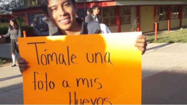 Estudiantes de Oaxaca usan falda para protestar contra el acoso sexual de una compañera. Noticias en tiempo real