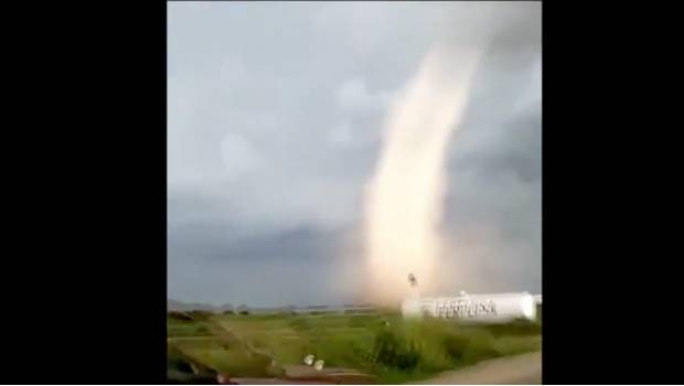 Inusual tornado sorprende a comunidad de Navolato, en Sinaloa. Noticias en tiempo real