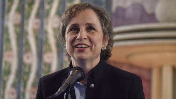 Le llueven felicitaciones a Aristegui por su regreso a la radio. Noticias en tiempo real