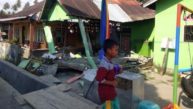 Sismo y maremoto impactan el centro de Indonesia. Noticias en tiempo real
