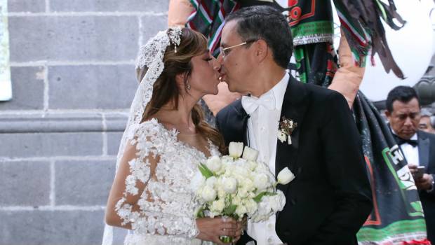 9 mil rosas blancas decoran la boda de César Yáñez. Noticias en tiempo real