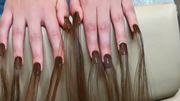 Resultado de imagen de Nueva tendencia de uñas con extensiones de cabello.