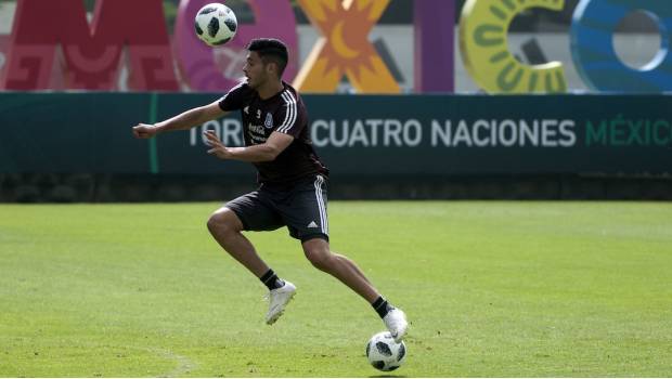 VIDEO: Raúl Jiménez se luce con gol olímpico de 3 dedos en entrenamiento del Tri. Noticias en tiempo real