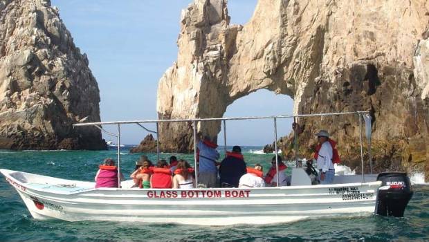 Casi mueren ahogados 2 turistas cerca del arco de Los Cabos (VIDEO). Noticias en tiempo real
