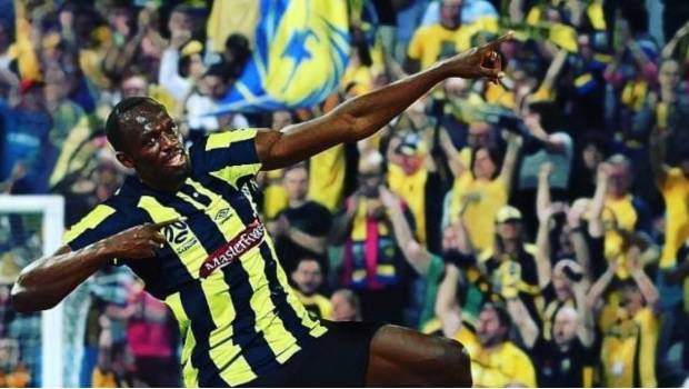 ¡Doblete de leyenda! Usain Bolt se estrena como goleador en el futbol profesional (VIDEO). Noticias en tiempo real
