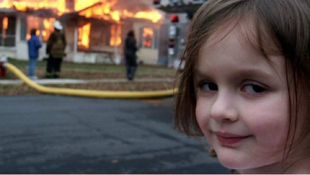 ¡Por fin! El meme de la niña frente al incendio tiene una explicación. Noticias en tiempo real