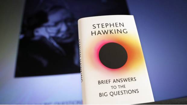 Stephen Hawking sigue resolviendo las incógnitas del universo en su libro póstumo. Noticias en tiempo real