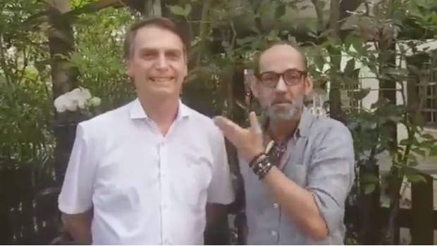 Tras ser cuestionado por homofóbico, Bolsonaro hace campaña con maquillista gay. Noticias en tiempo real