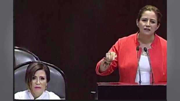 Rosario Robles obligada a responder por ser funcionaria pública, no por ser mujer. Noticias en tiempo real