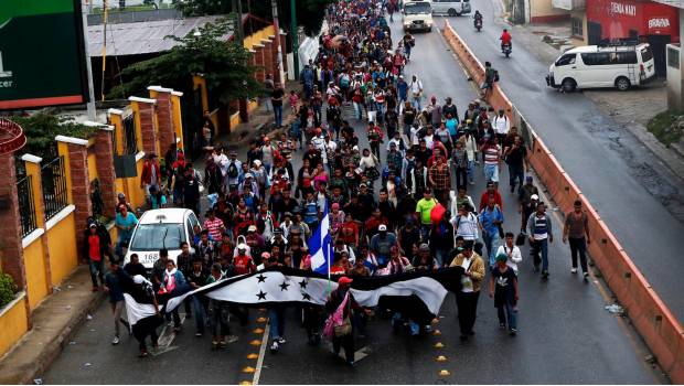 Pide Trump a México detener el "embate" de hondureños que se dirige a su país. Noticias en tiempo real