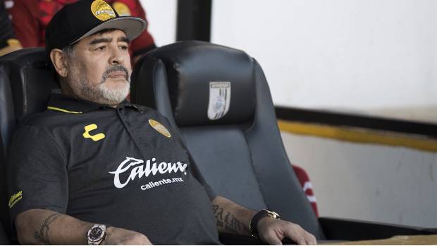 VIDEO: Maradona muestra problemas para caminar en entrenamiento de Dorados. Noticias en tiempo real