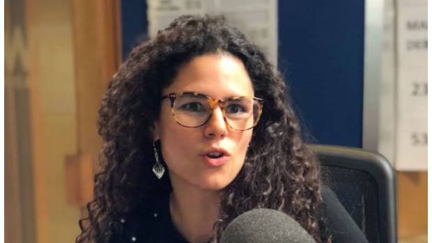 Luisa María Alcalde En resumidas cuentas, no hay conflicto de interés ni lo habrá. ¿Por qué, entonces, la grilla contra Luisa María Alcalde? Obviamente, porque estorba a alguien. ¿A quién? Pronto se sabrá