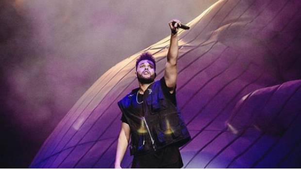 The Weeknd se salva de ser golpeado durante su concierto en México. Noticias en tiempo real