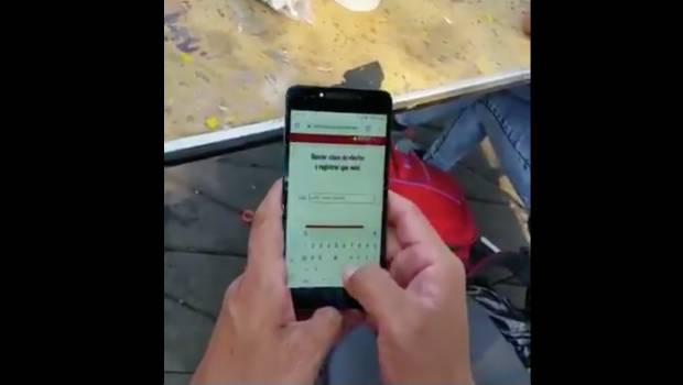 Equipo de AMLO difunde video que demuestra que app impide votar más de una vez en consulta. Noticias en tiempo real