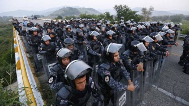 Policía Federal frena entrada de Caravana Migrante a Oaxaca. Noticias en tiempo real