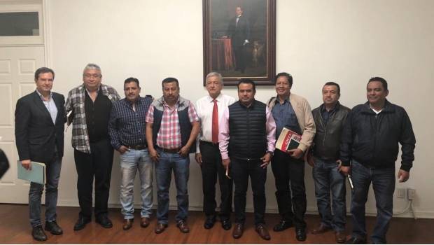 AMLO se reúne con líderes de la CNTE en su casa de transición. Noticias en tiempo real