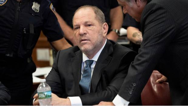Harvey Weinstein es acusado de agredir sexualmente a una menor. Noticias en tiempo real