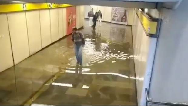 Ya hay agua en la CDMX… Sólo en Metro Oceanía porque se inundó por fuga. Noticias en tiempo real
