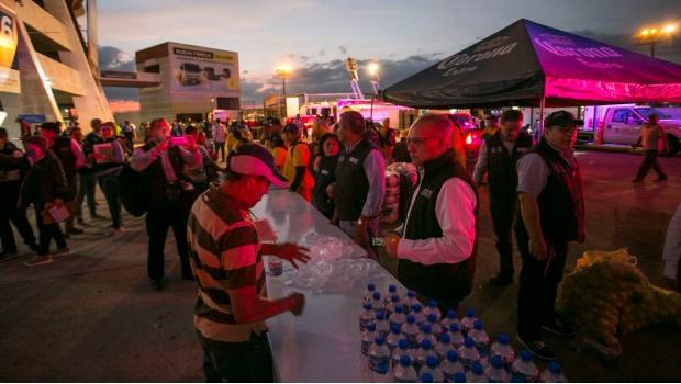 Más de 700 integrantes de la Caravana Migrante pasan la noche en el estadio Corregidora de Querétaro. Noticias en tiempo real