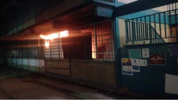 Incendian espacio estudiantil en CCH Azcapotzalco. Noticias en tiempo real