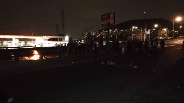 Vecinos de San Juanico tienen bloqueada la autopista México-Pachuca. Noticias en tiempo real