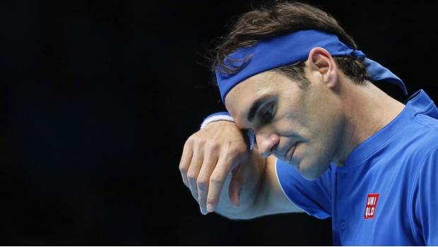 Federer tropieza en su debut en las Finales ATP; Djokovic derrotó a Cilic. Noticias en tiempo real