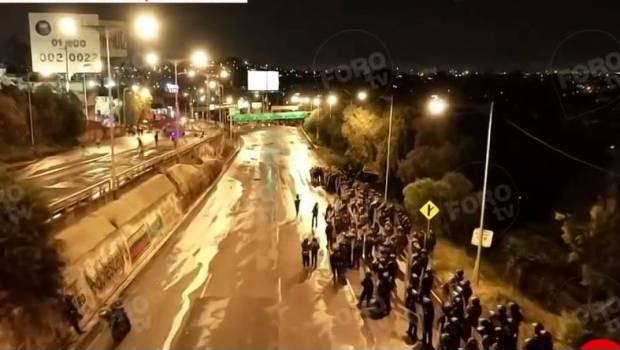 VIDEO: Policía Federal inicia operativo para liberar la México - Pachuca. Noticias en tiempo real