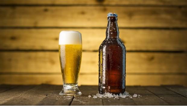 Estudio afirma que mientras más cerveza bebes, más fiel eres. Noticias en tiempo real