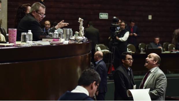 Diputados del PAN se enfrentan con Muñoz Ledo por la Ley de Administración Pública. Noticias en tiempo real