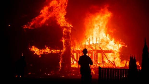Aumenta a 63 el número de víctimas por incendios forestales en California. Noticias en tiempo real