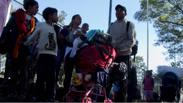 Reubicarán a 650 migrantes que permanecen en Magdalena Mixhuca. Noticias en tiempo real